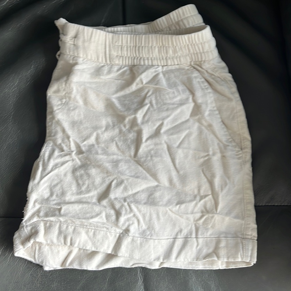 Old Navy size large cream summer shorts